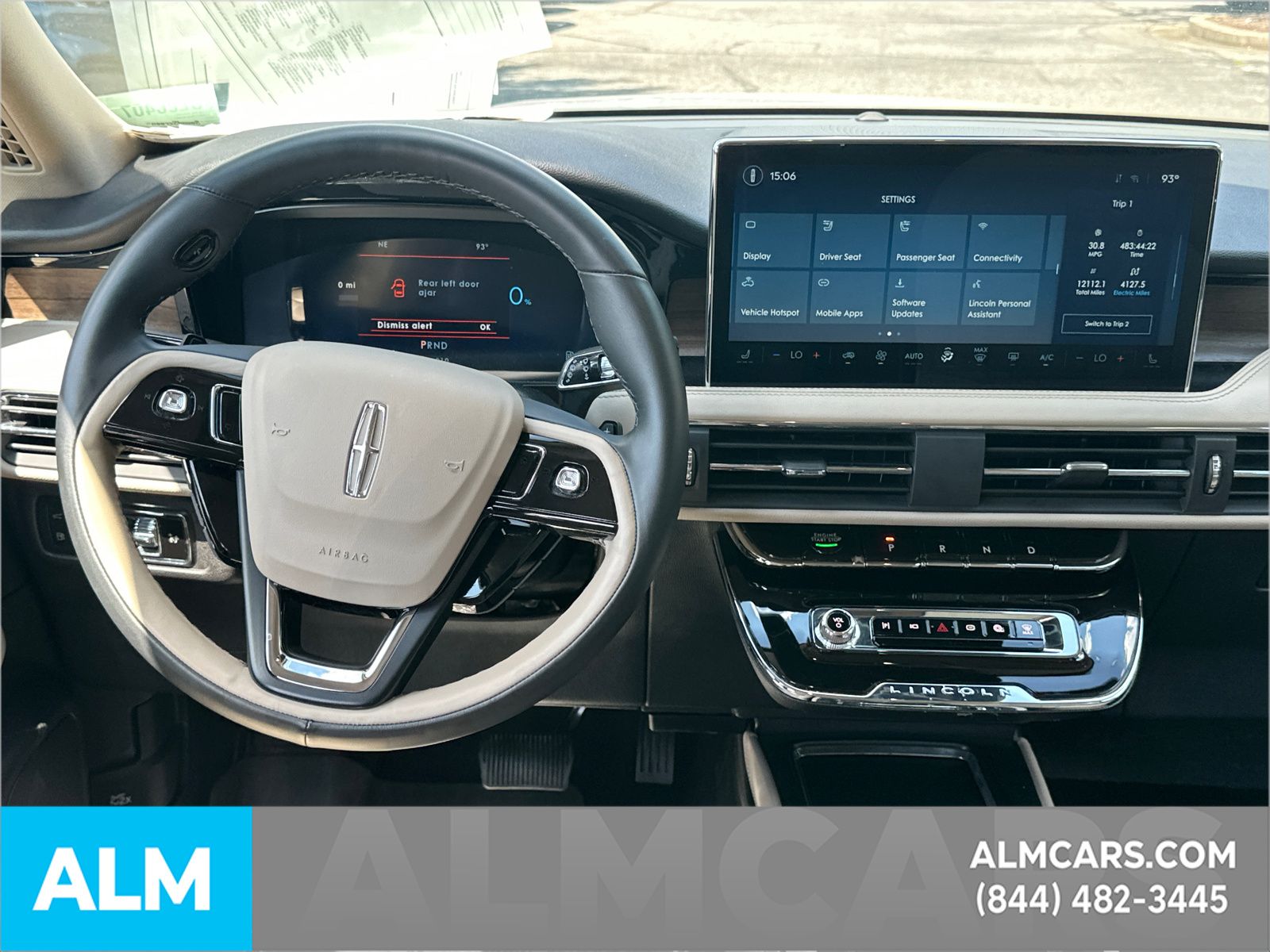 Used 2025 White Lincoln Grand Touring image 27