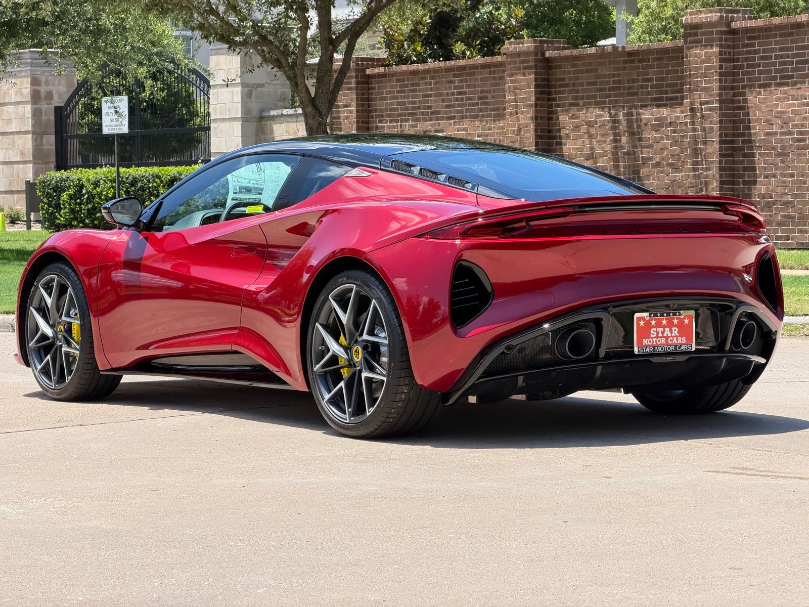 2026 Lotus Emira - Photo 12