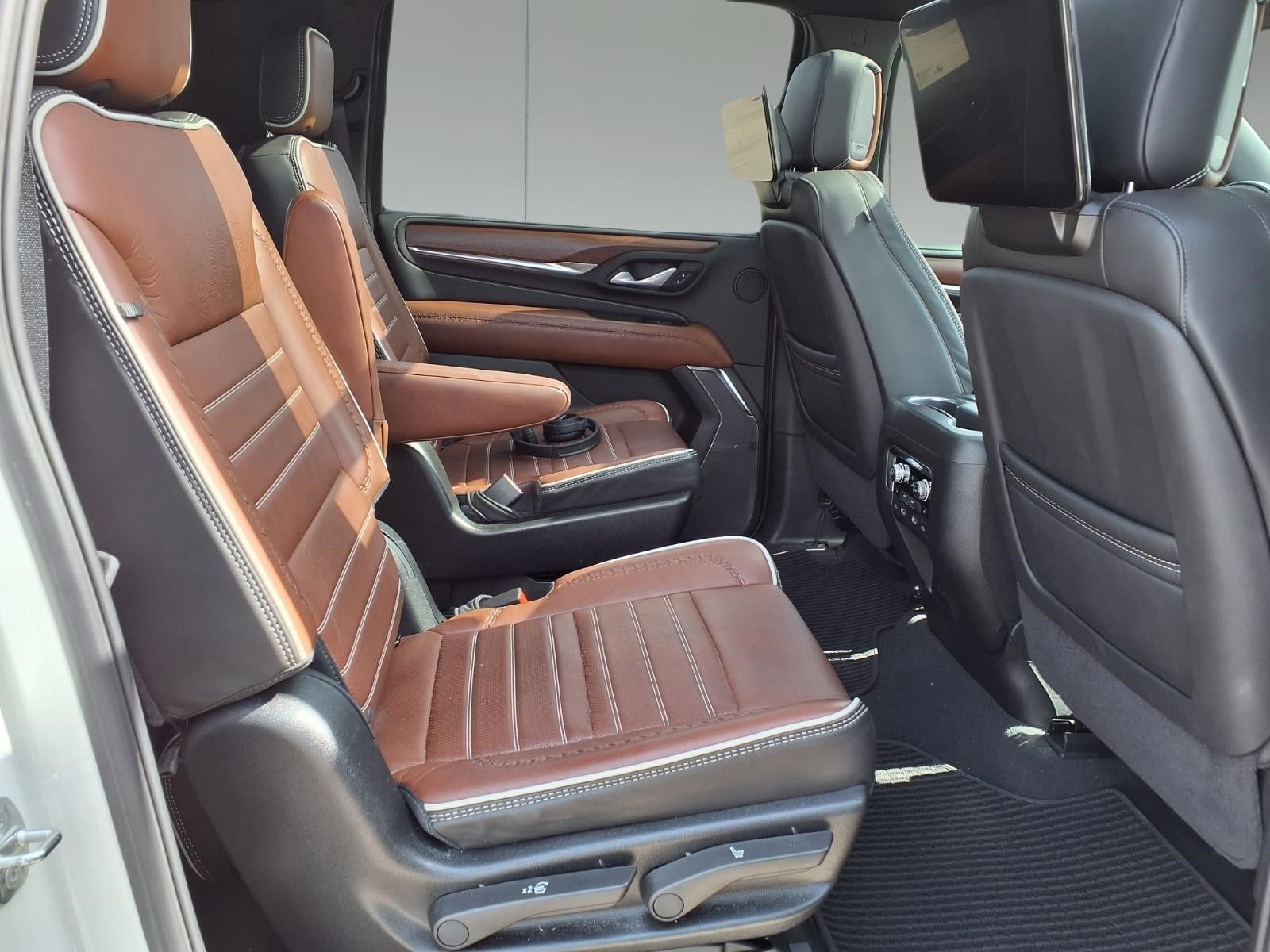 2024 GMC Yukon XL Denali Ultimate White at River Oaks CDJR