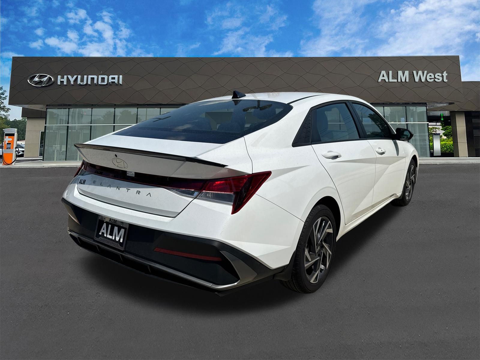 Used 2025 White Hyundai SEL Sport image 5