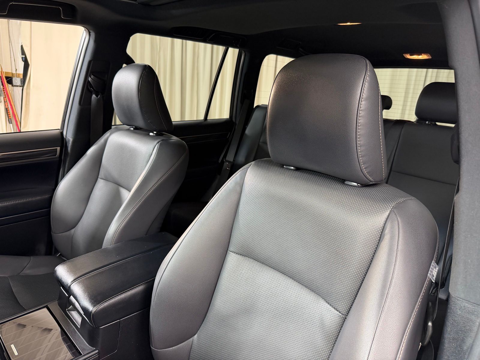 Used 2021  Lexus 460 image 31
