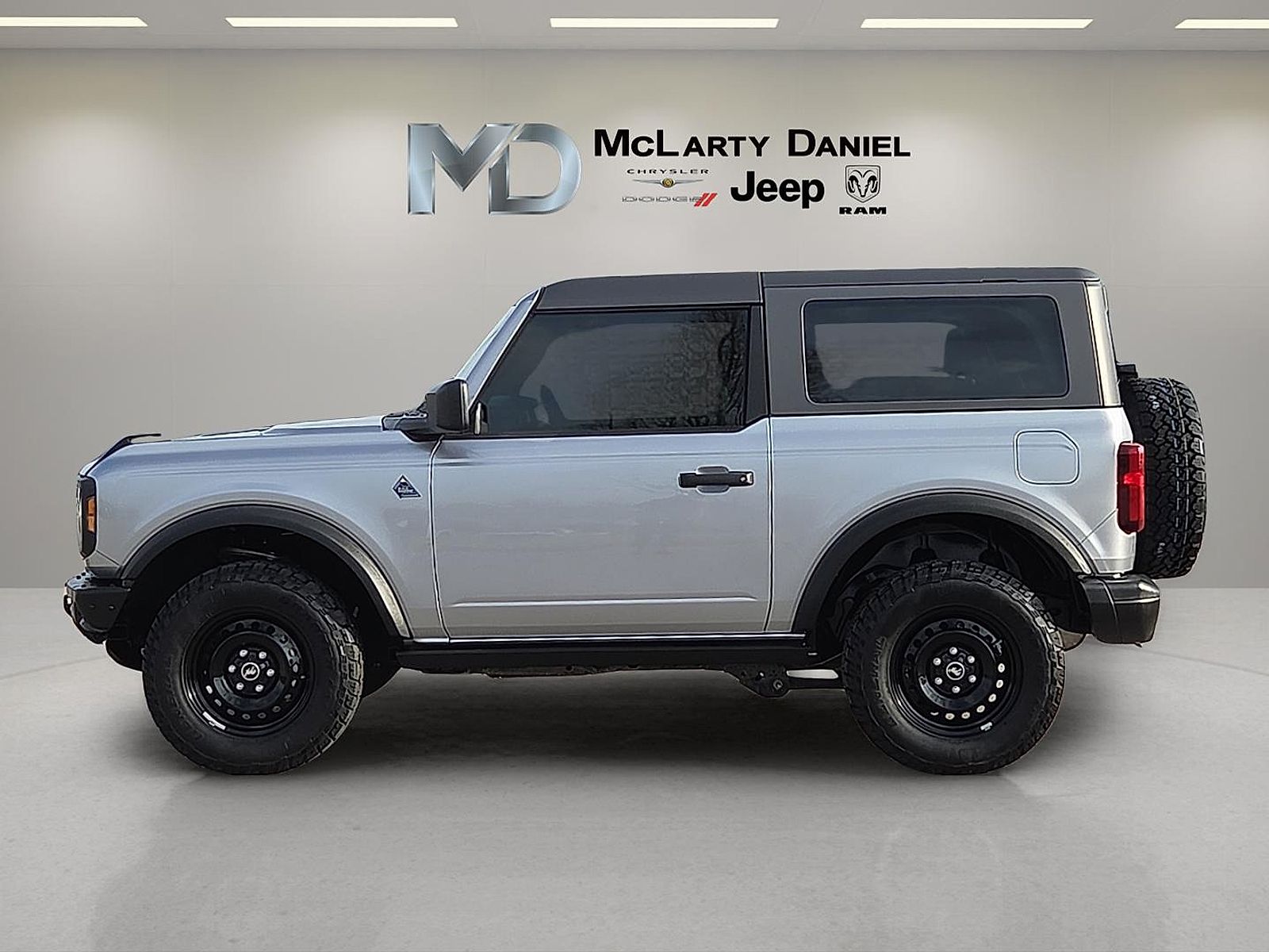 View vehicle photo 3