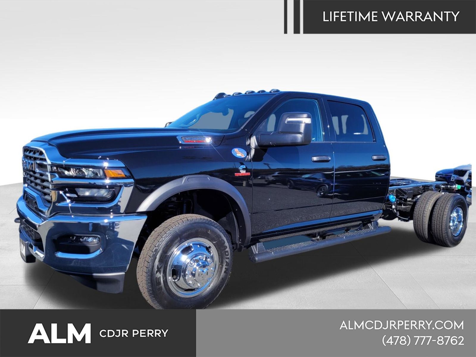 Diamond Black Crystal Pearlcoat 2026 RAM 3500 Chassis Tradesman Crew Cab LB DRW 4WD Pickup Truck Four-Wheel Drive 8-Speed Automatic