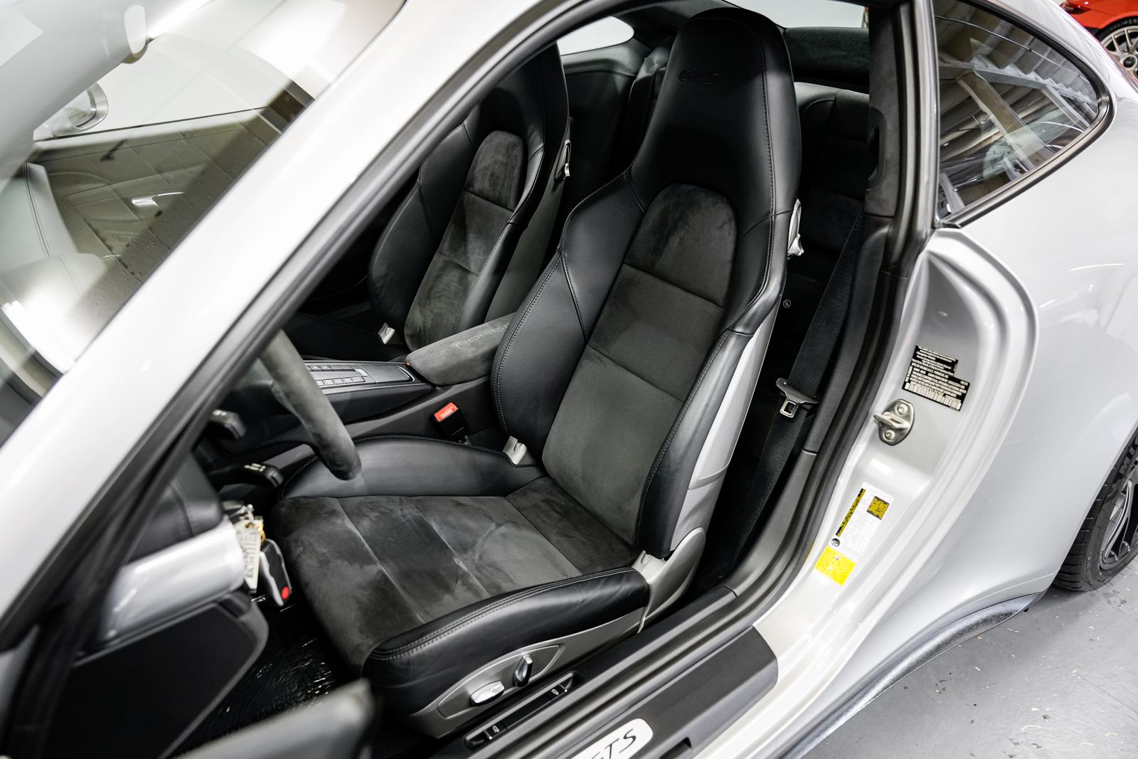 2015 Porsche 911 Carrera GTS — photo 20