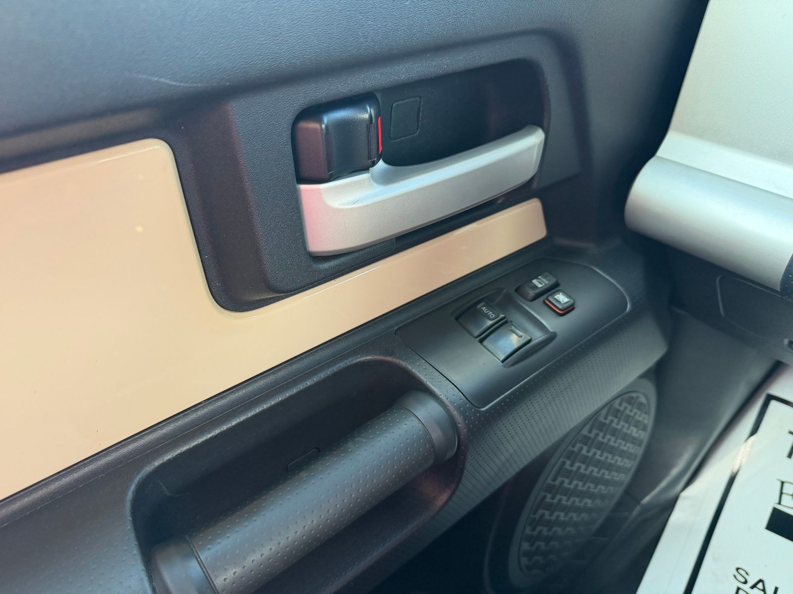 2010 Toyota FJ Cruiser image 24