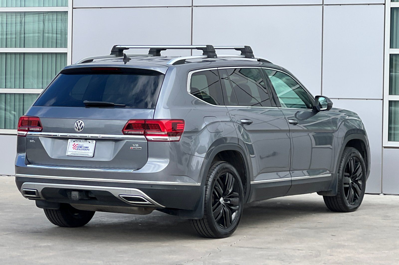 View vehicle photo 4