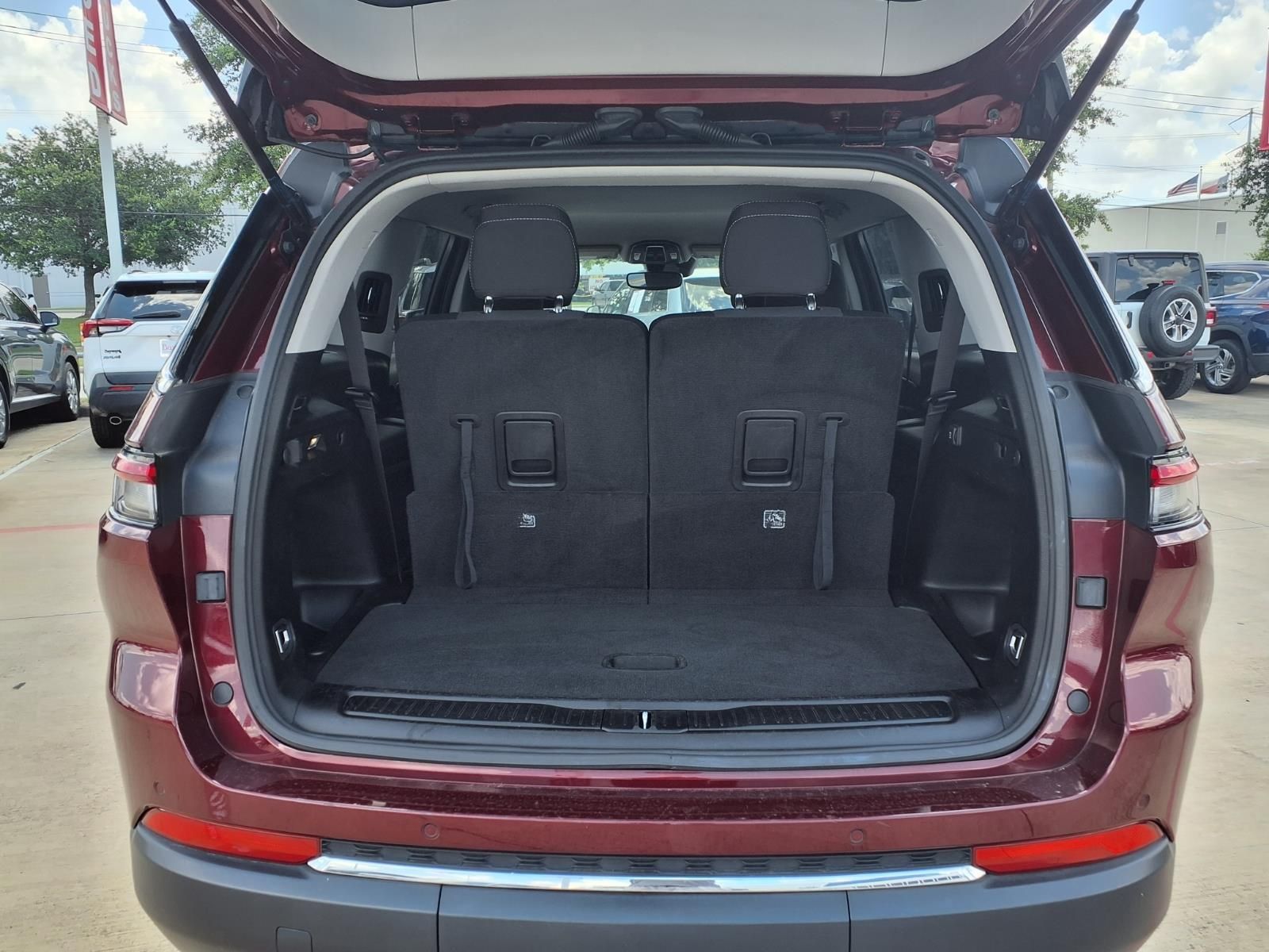 2023 Jeep Grand Cherokee L Laredo - 6