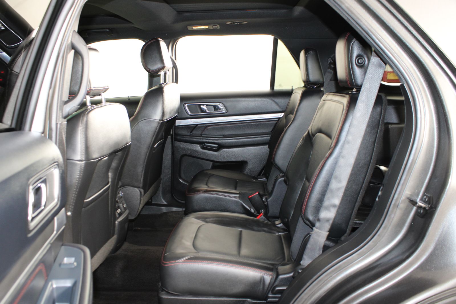 Used 2016 Gray Ford Sport image 8