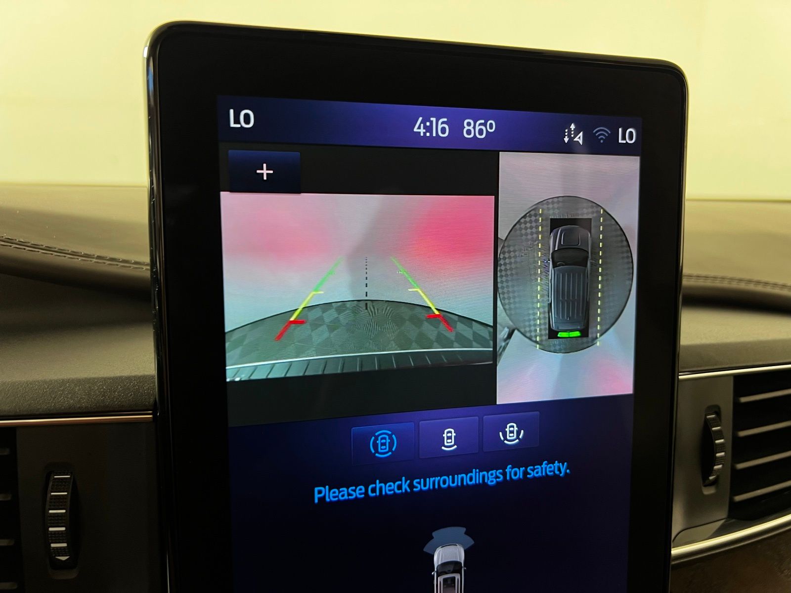 Thumbnail: 2022 Ford Explorer - 20