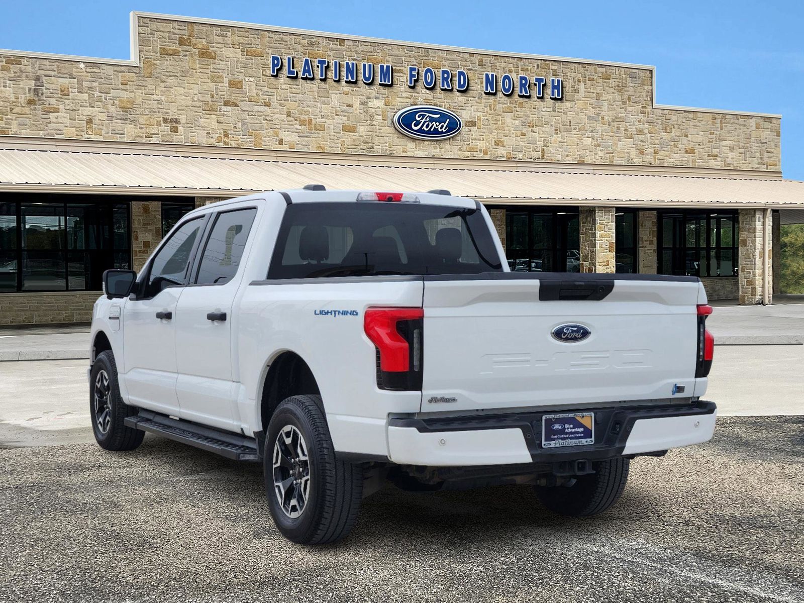 2023 Ford F-150 Lightning XLT 4