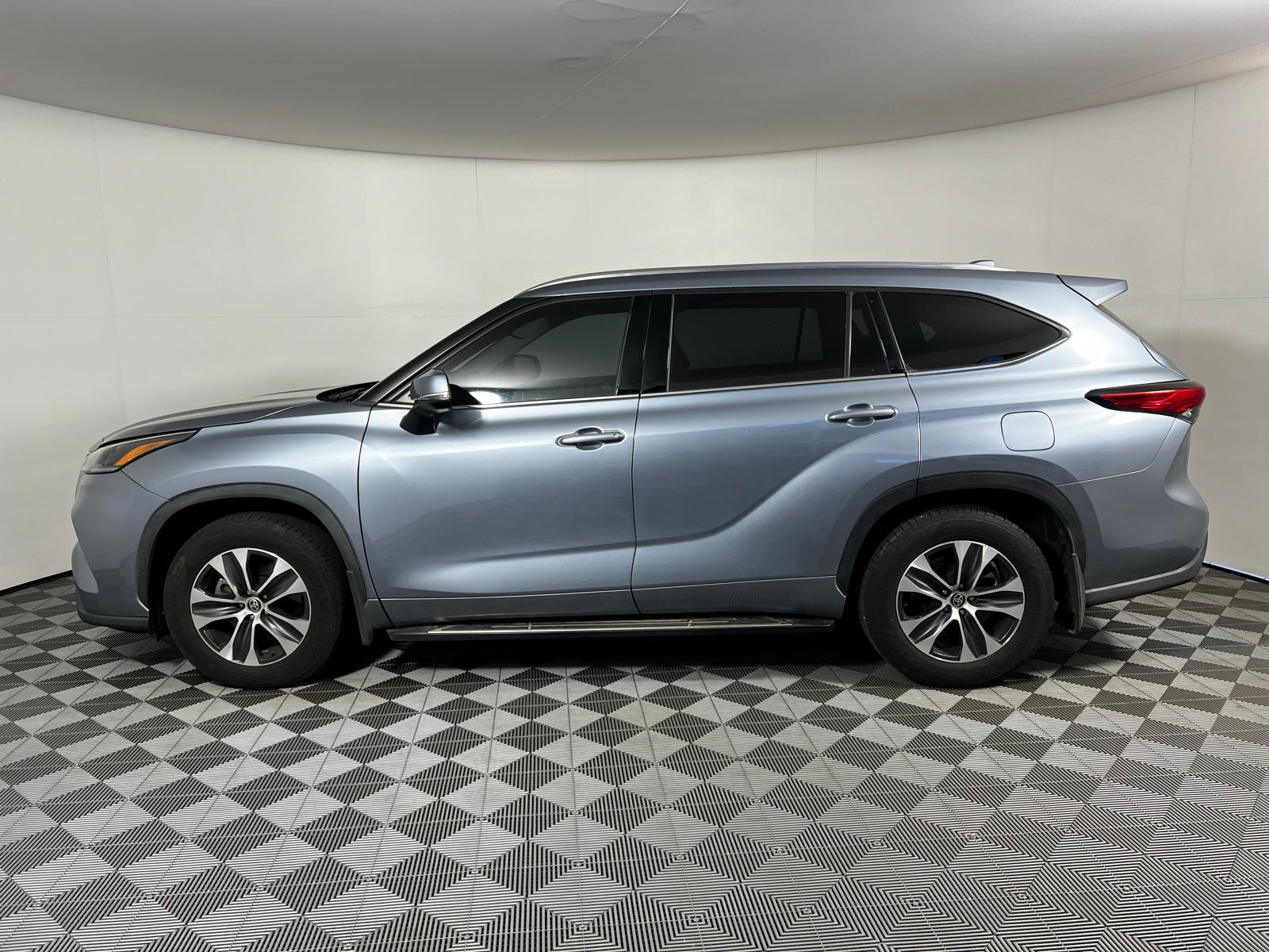 Thumbnail: 2021 Toyota Highlander - 7