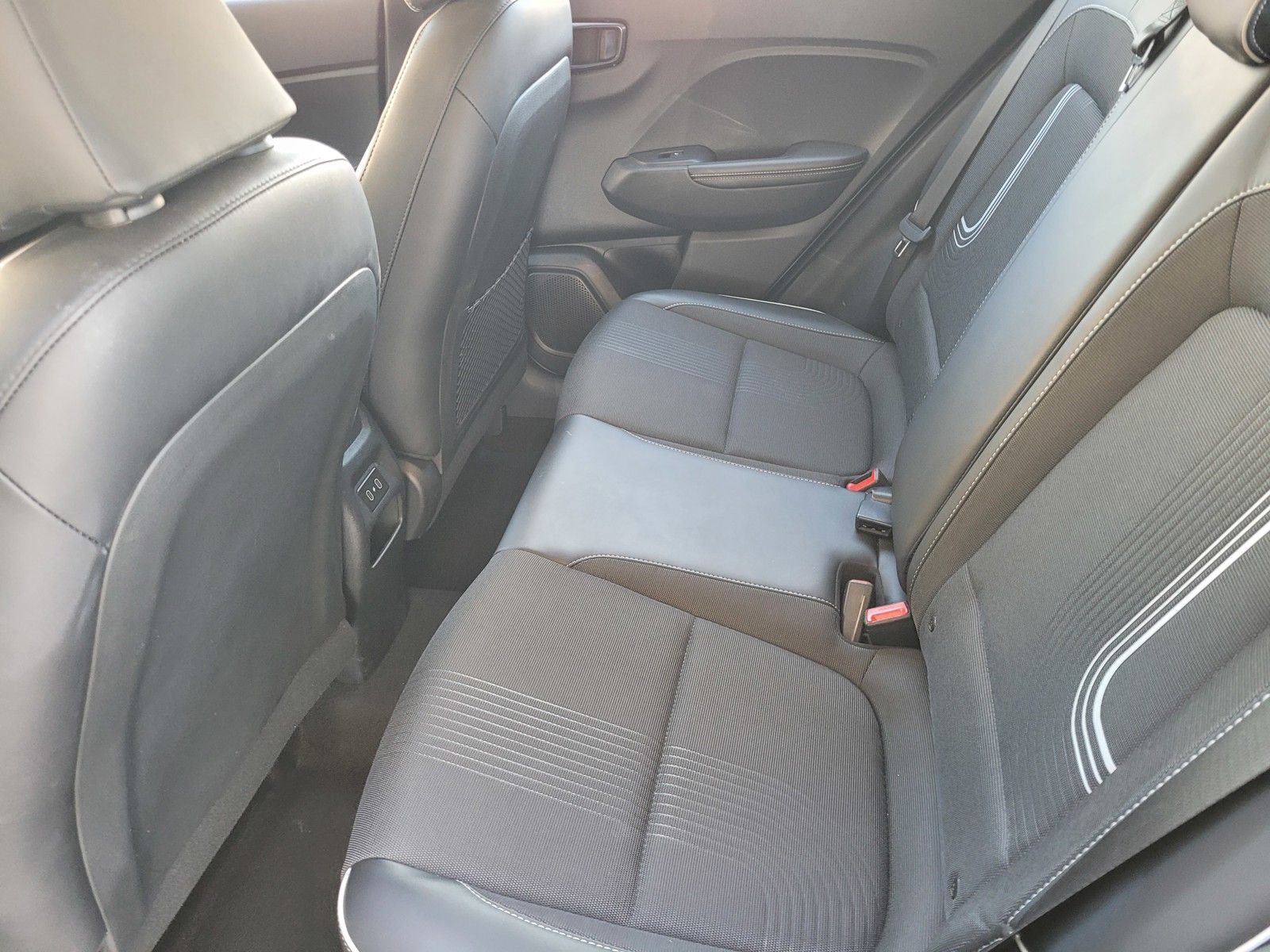 2025 Hyundai Venue Limited - Photo 10