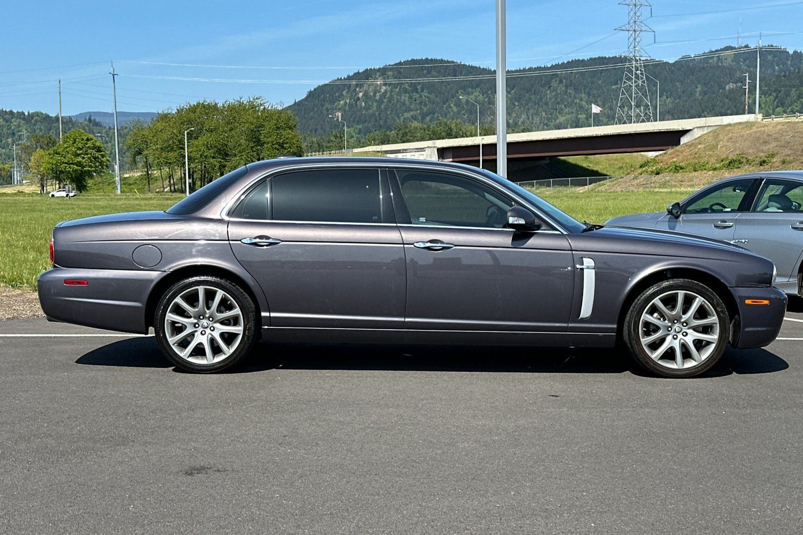 Used 2008 Jaguar XJ Series XJ8 L with VIN SAJWA79B38SH22054 for sale in Eugene, OR