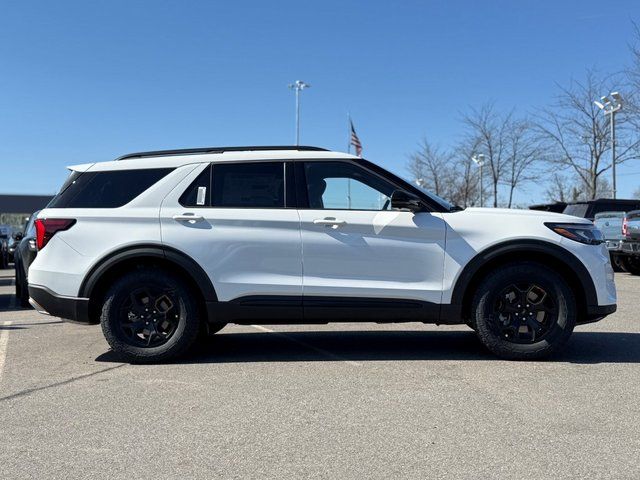 New 2026 Star White Metallic Tri-Coat Ford Tremor image 2