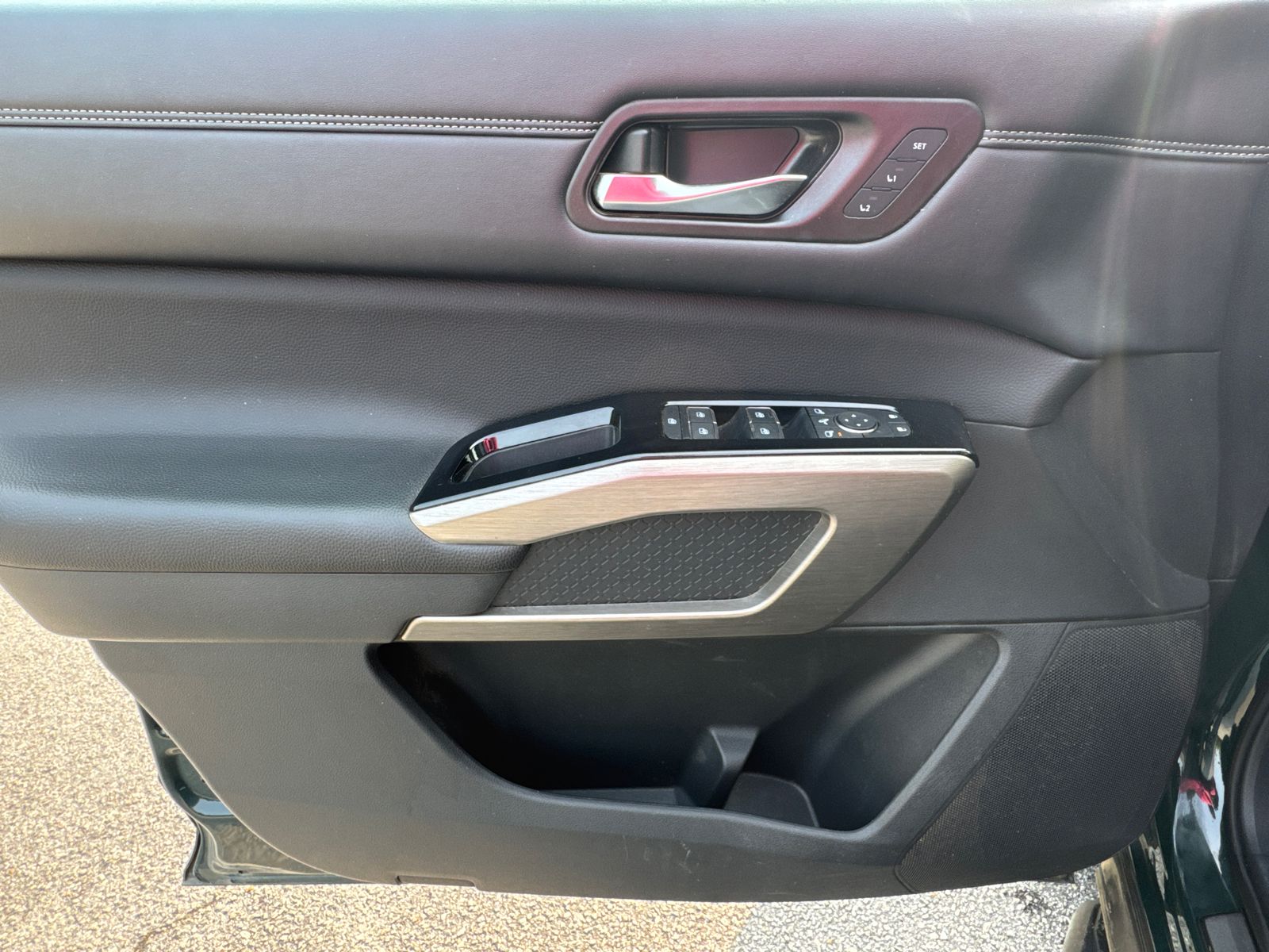 2024 Nissan Pathfinder Platinum photo 10