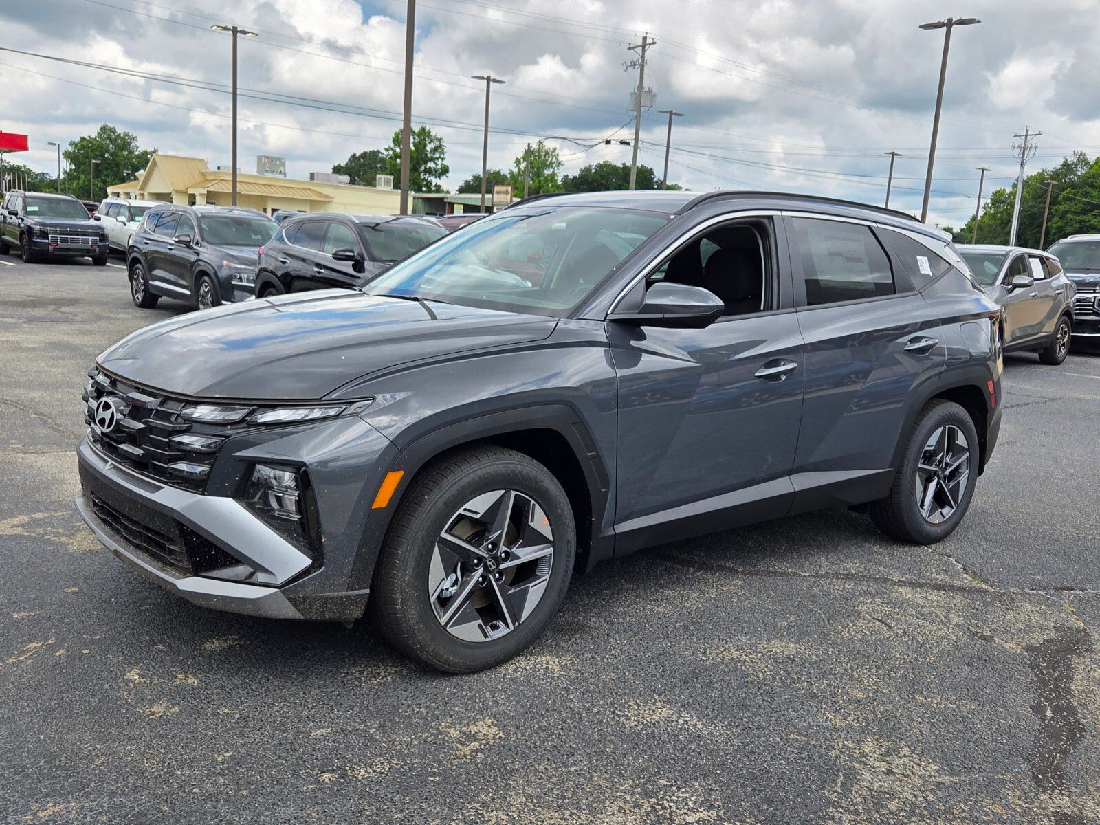 New 2026 Gray HYUNDAI SEL image 3
