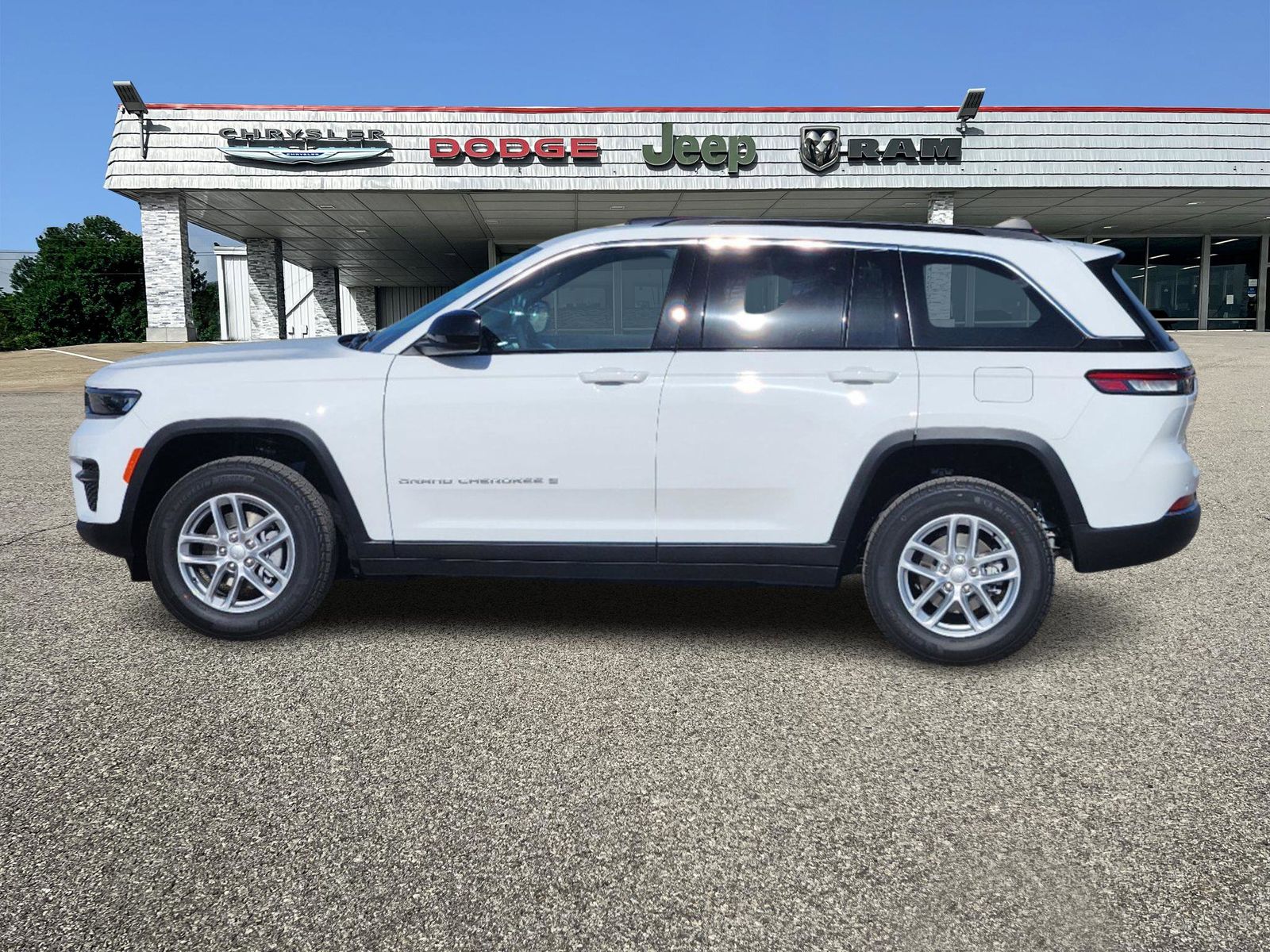 2025 Jeep Grand Cherokee Laredo 3