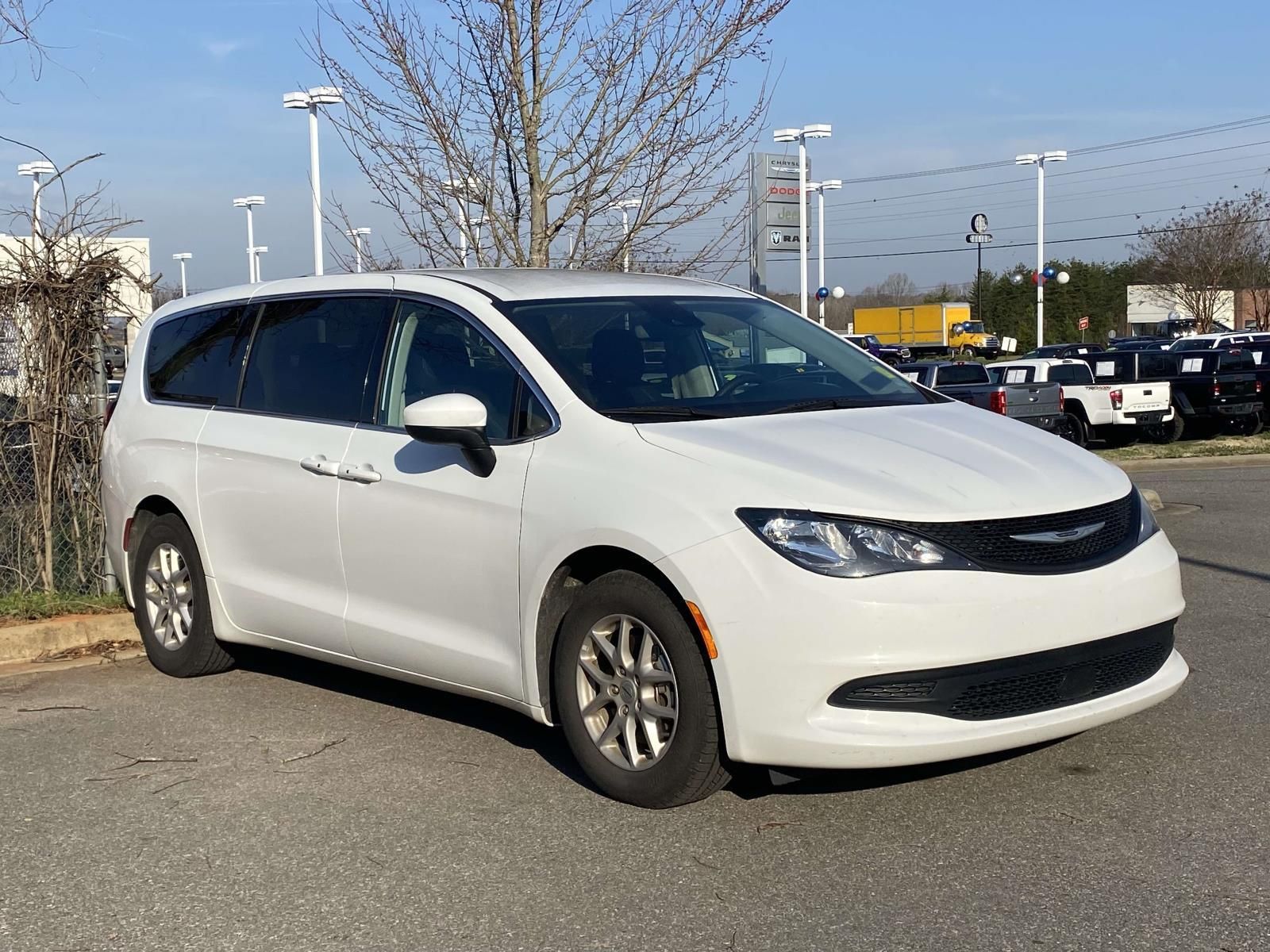 2023 Chrysler Voyager LX FWD