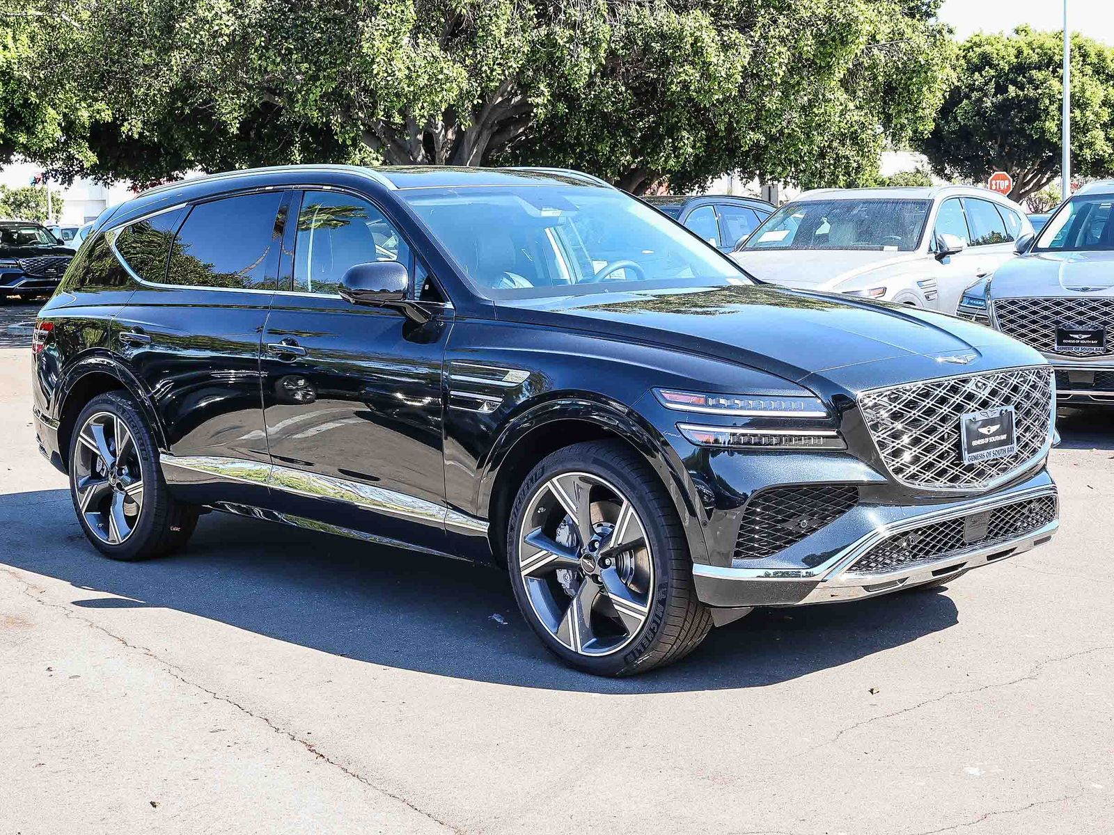 View vehicle photo 3