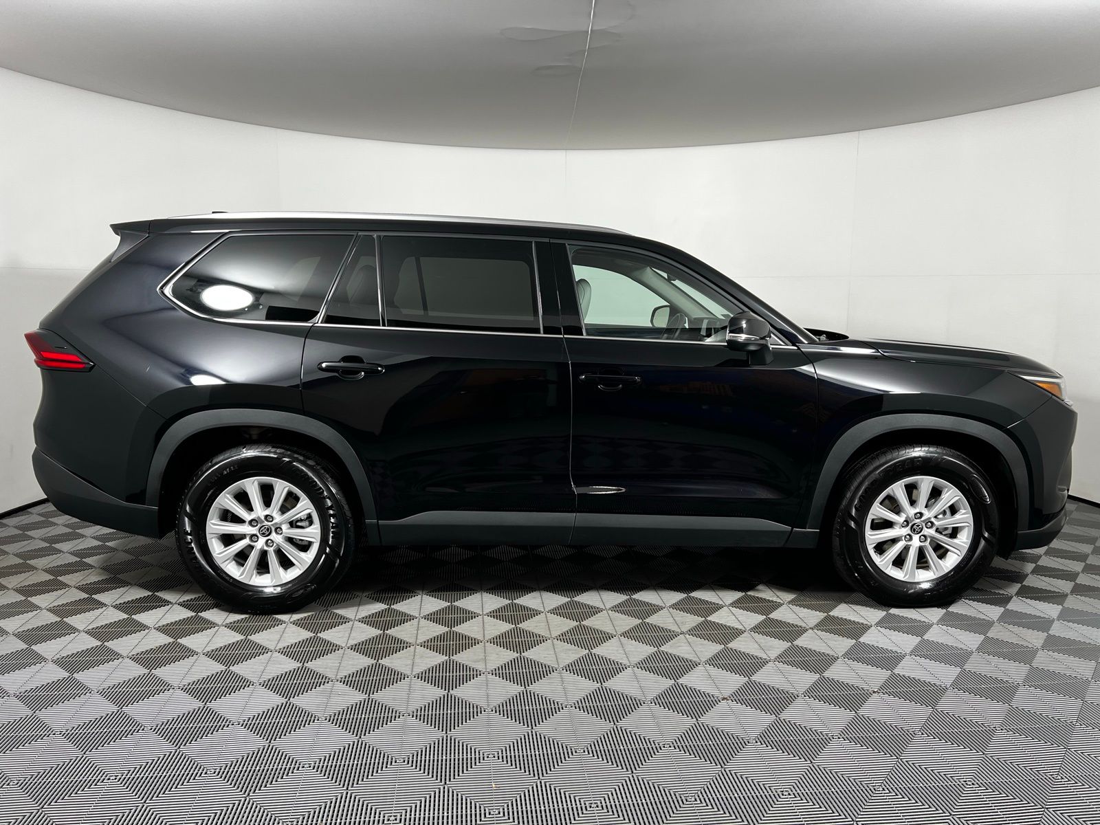 Thumbnail: 2025 Toyota Grand Highlander - 4