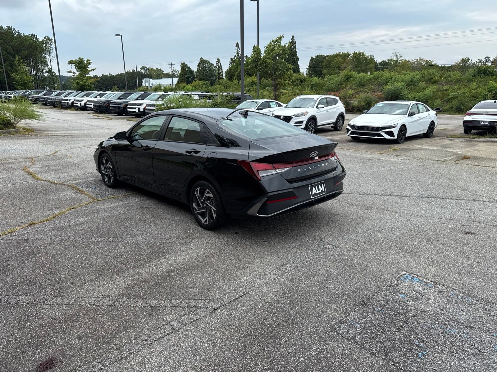 Used 2025 Black Hyundai SEL Sport image 3