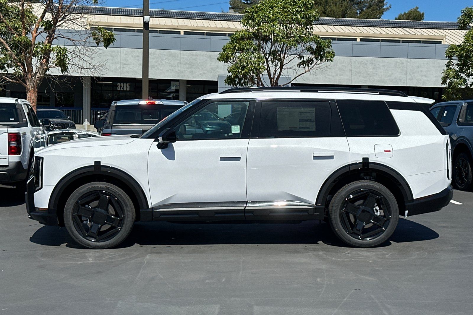 View vehicle photo 5