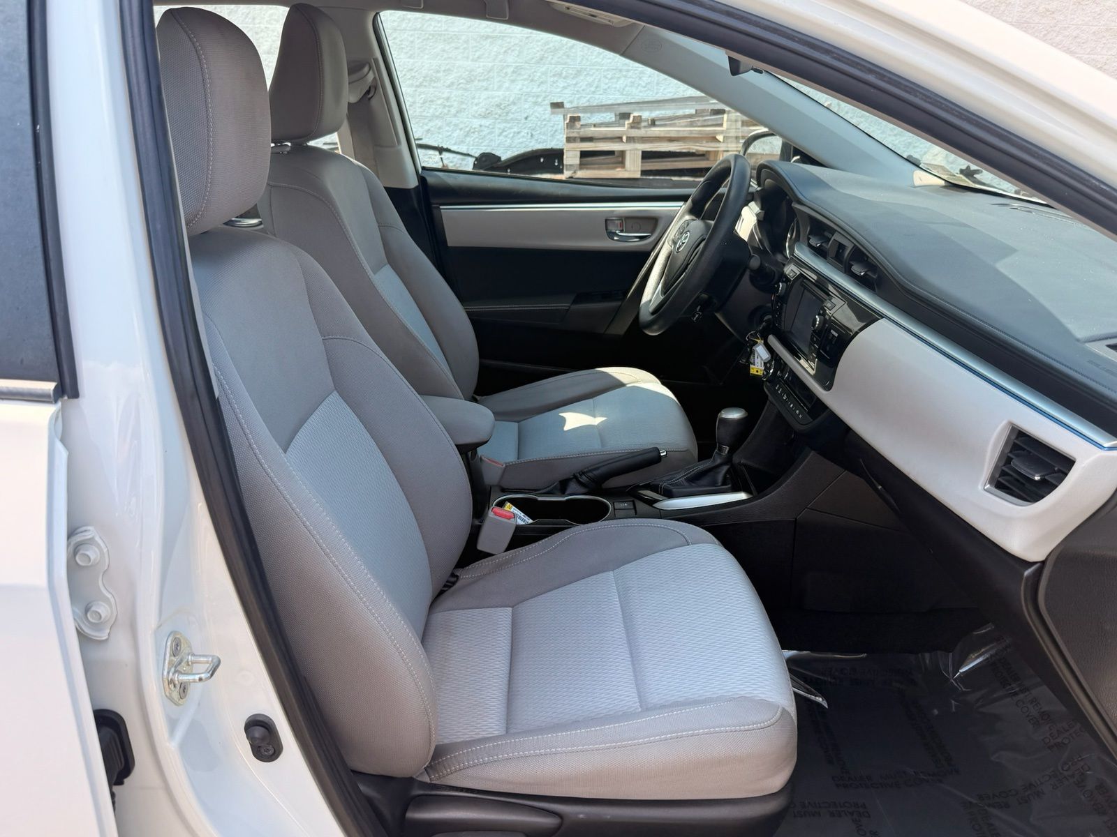 Used 2016 White Toyota LE image 27