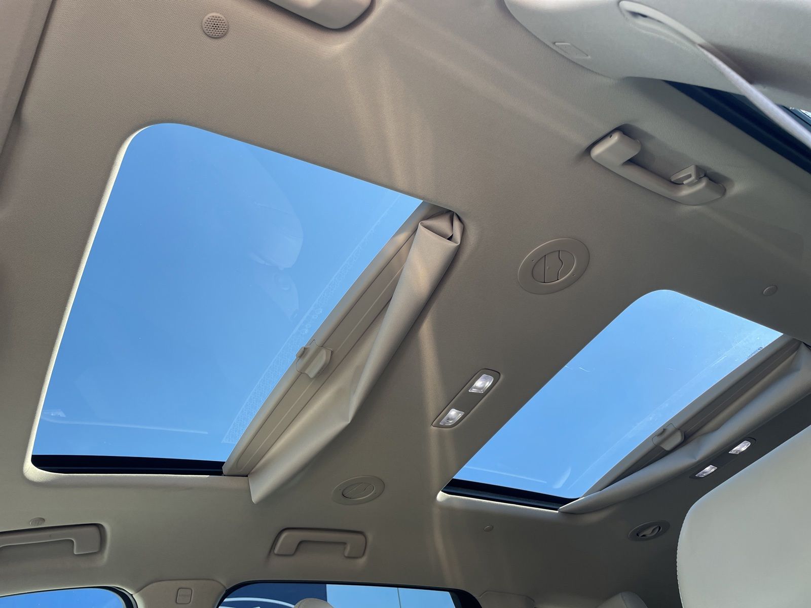 Used 2018 White Frost Buick Premium Group image 17