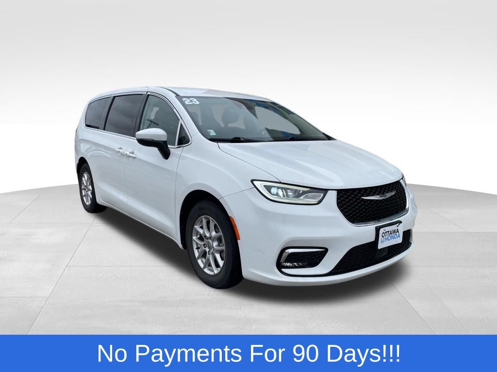 2023 Chrysler Pacifica Touring L's photo