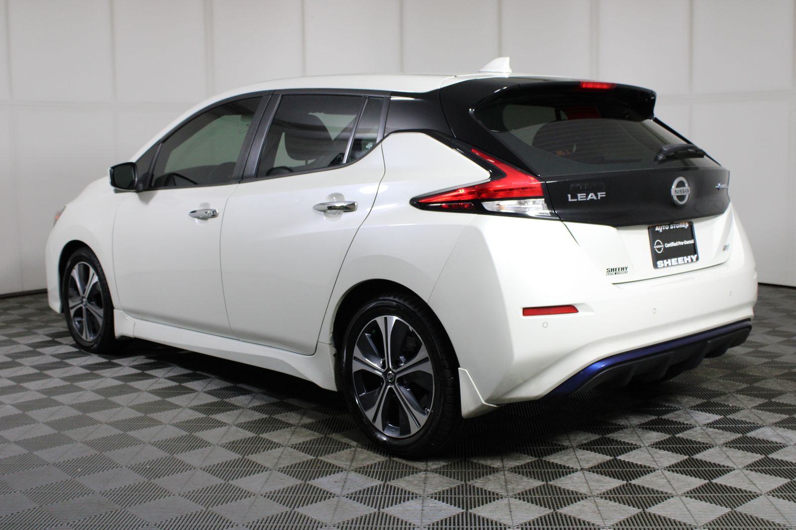 Used 2021 White Nissan SV image 4