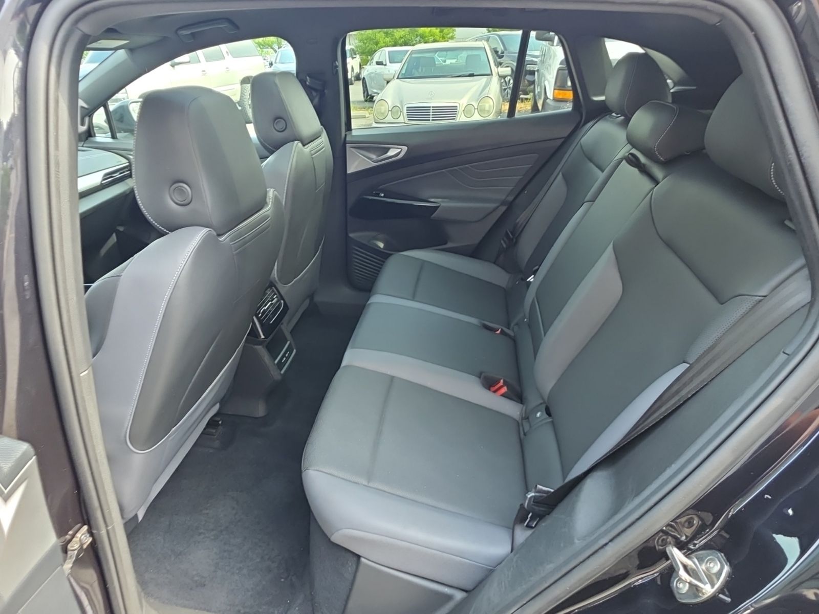 Used 2023 Black Volkswagen Pro S image 6