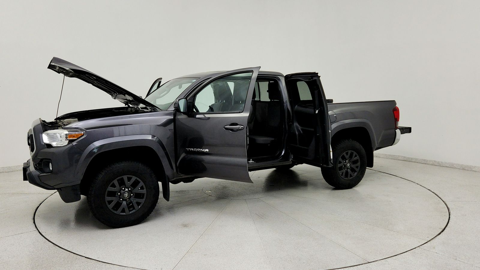 Used 2020 Gray Toyota SR5 image 12