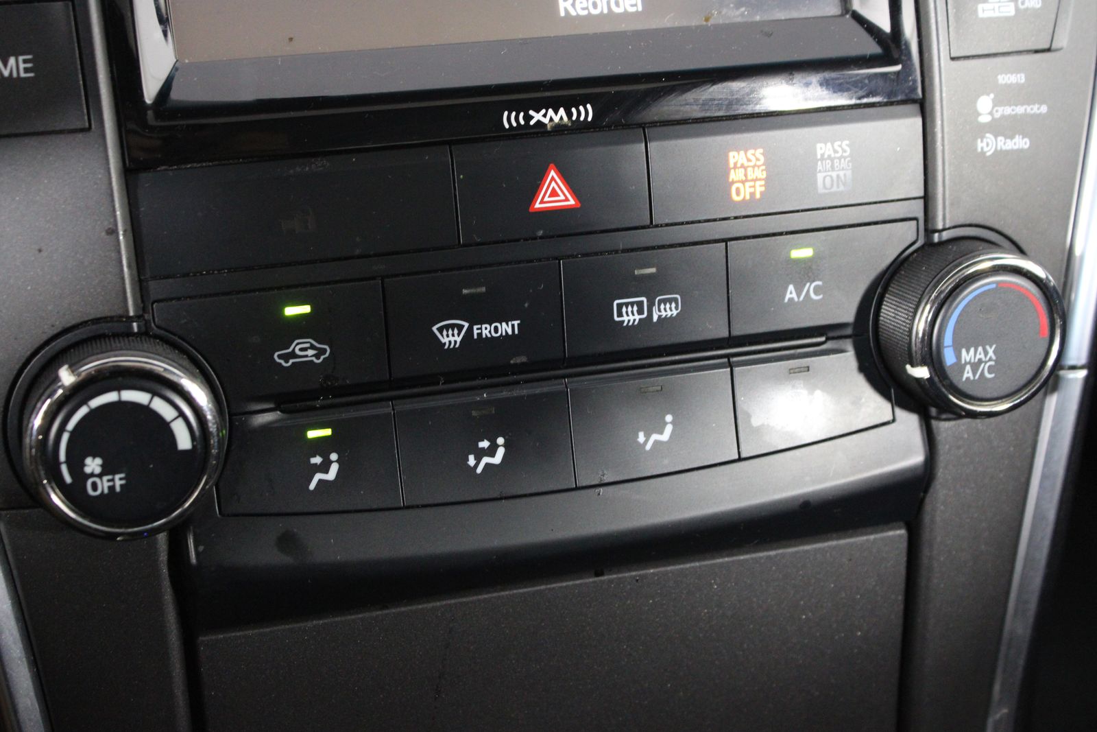 Used 2016 Silver Toyota SE image 23