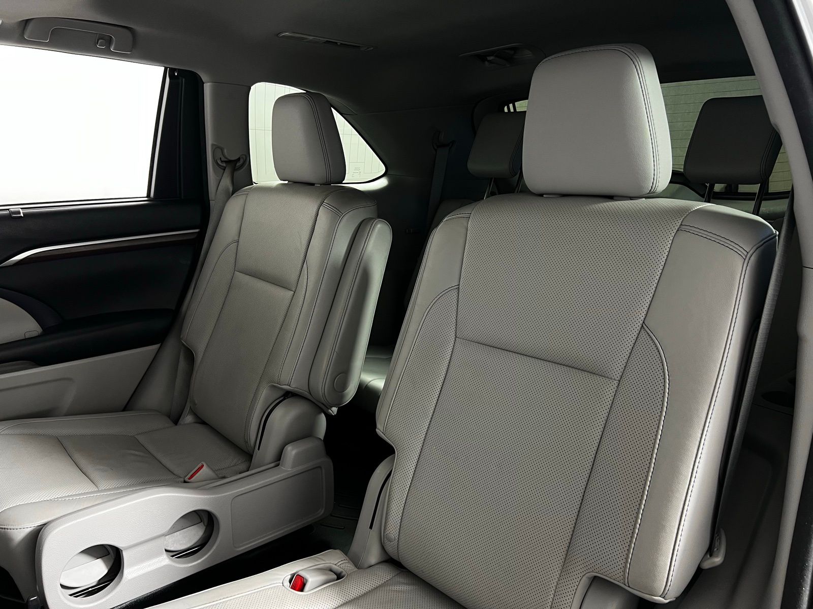 2016 Toyota Highlander Limited 26