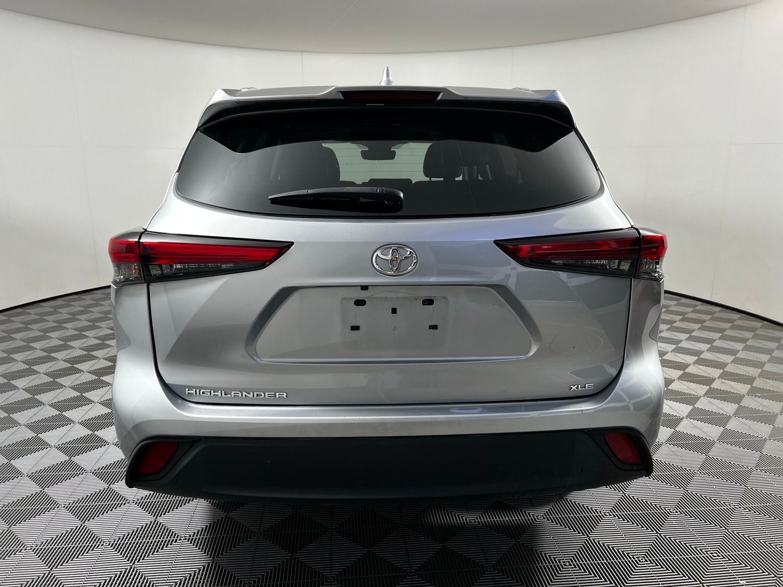Thumbnail: 2023 Toyota Highlander - 6