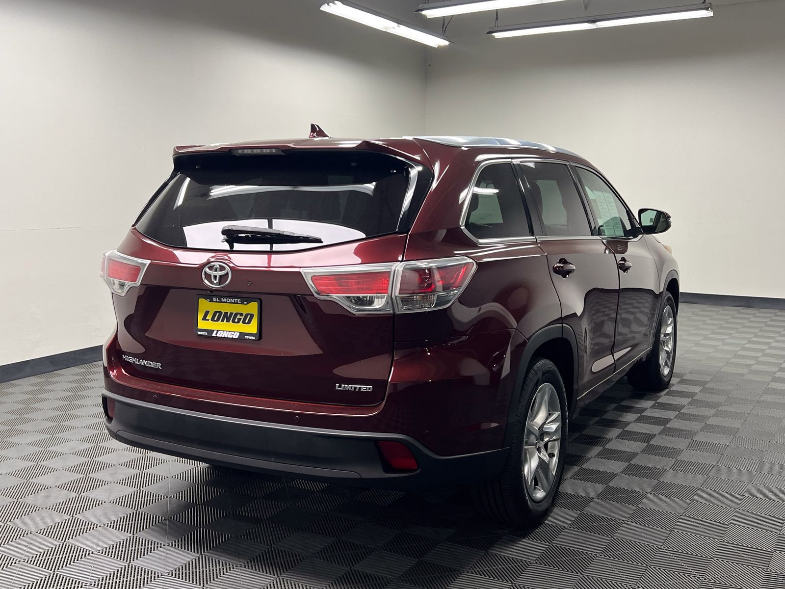 used 2015 Toyota Highlander car, priced at $22,388