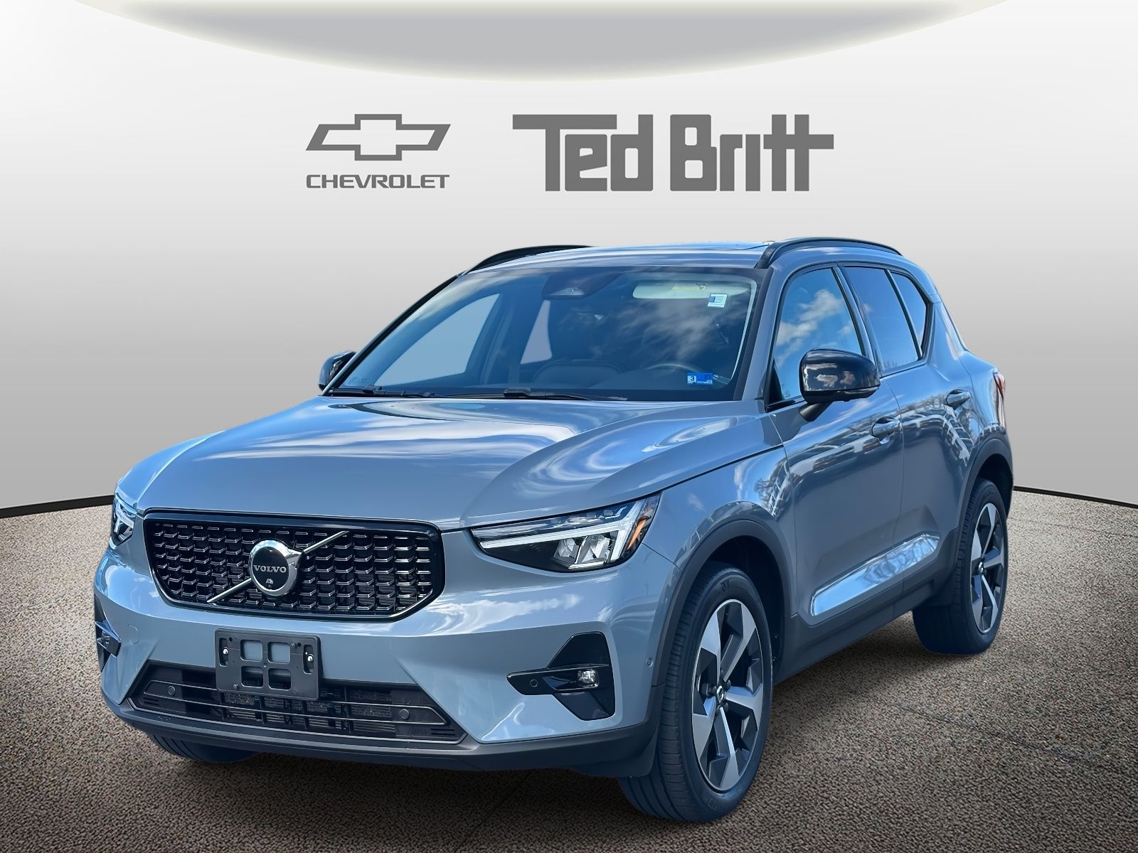2023 Volvo XC40 B5 Plus Dark Theme AWD