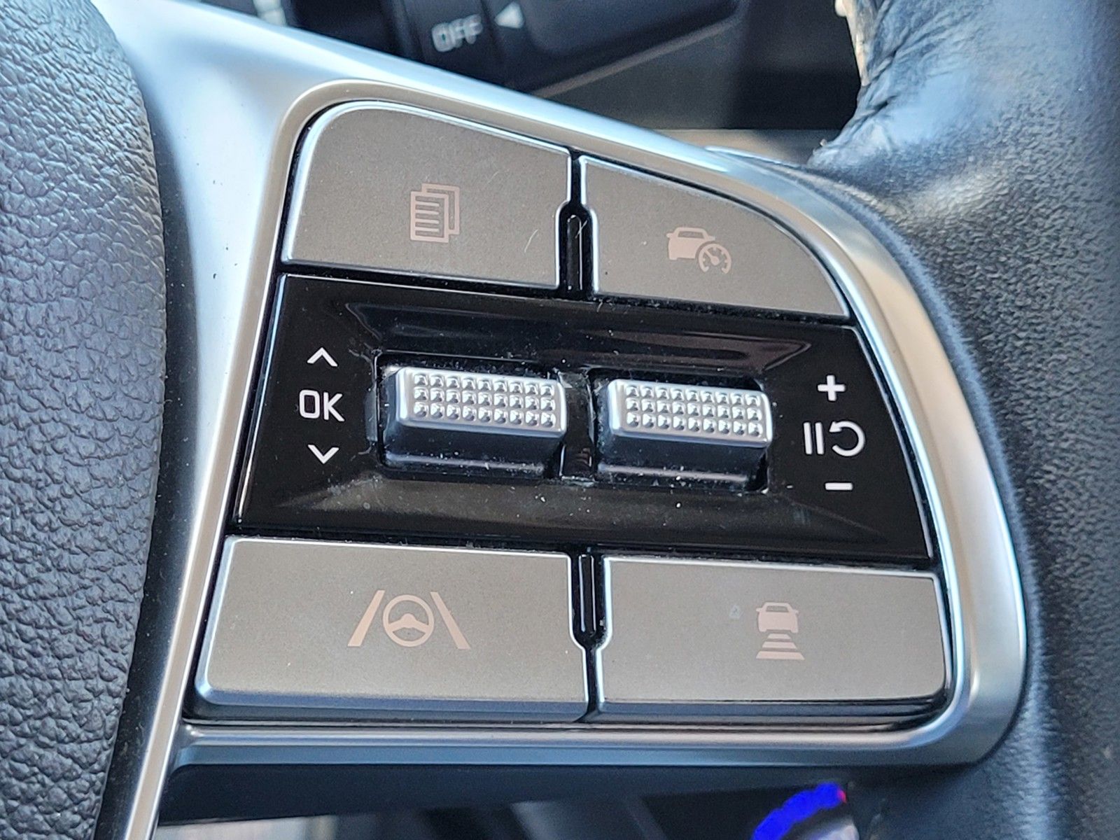 2024 Kia Telluride S - Photo 30