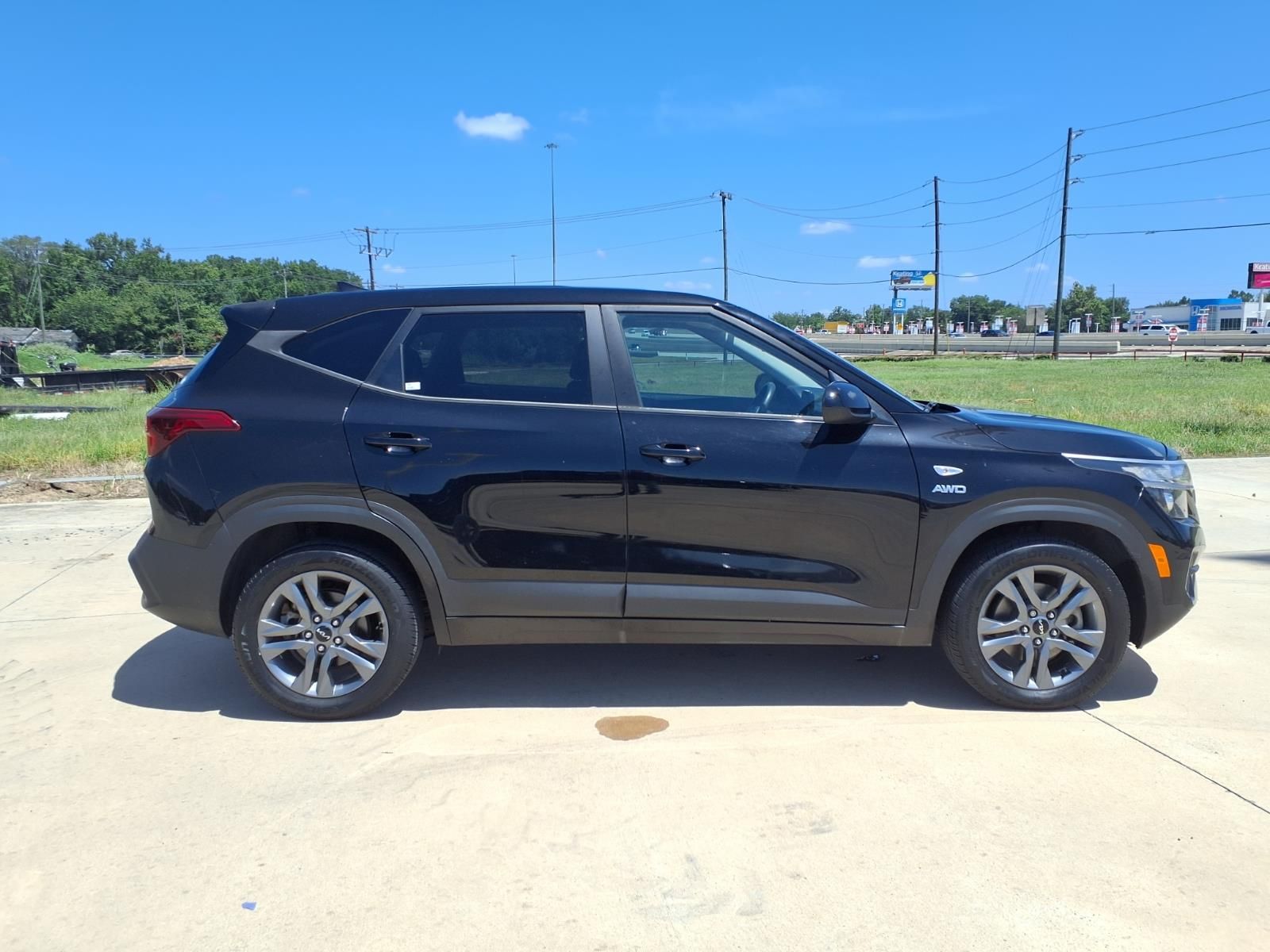 2022 Kia Seltos LX Black at DeMontrond Auto Country