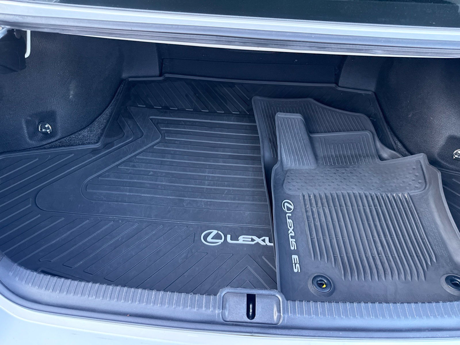 Used 2021 White Lexus 350 image 23