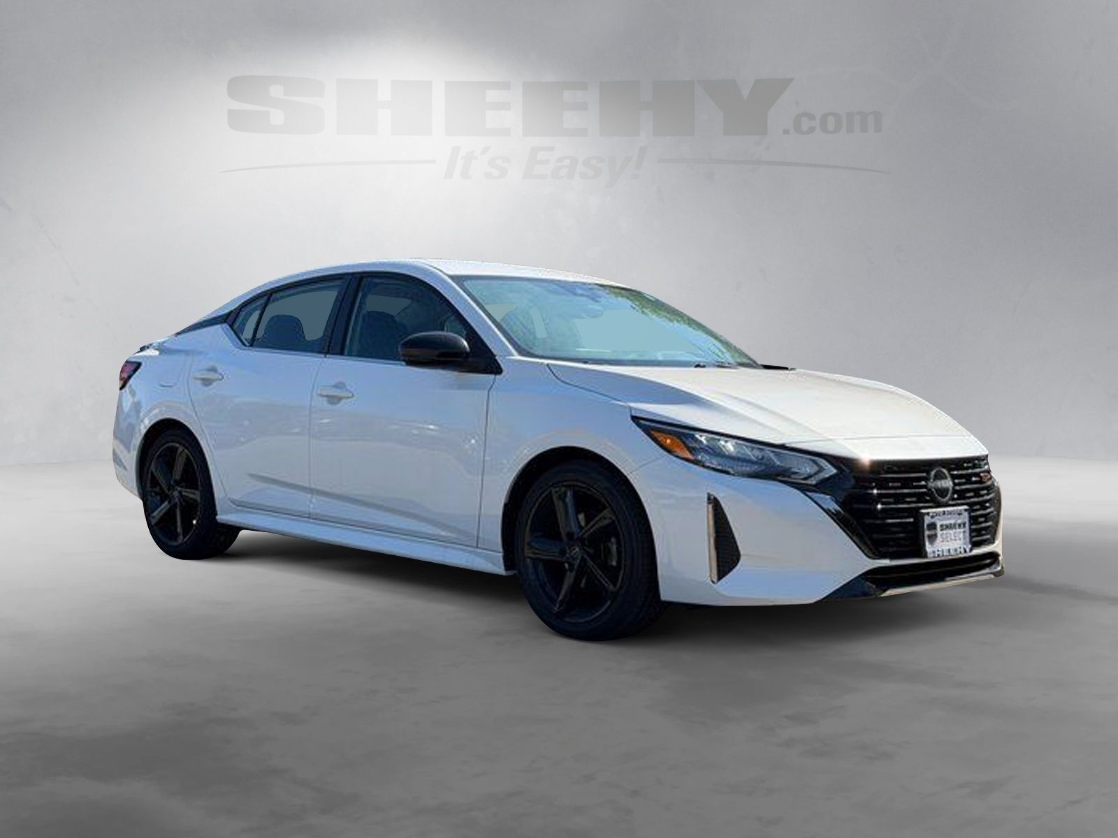 Used 2024 Aspen White Nissan SR image 2