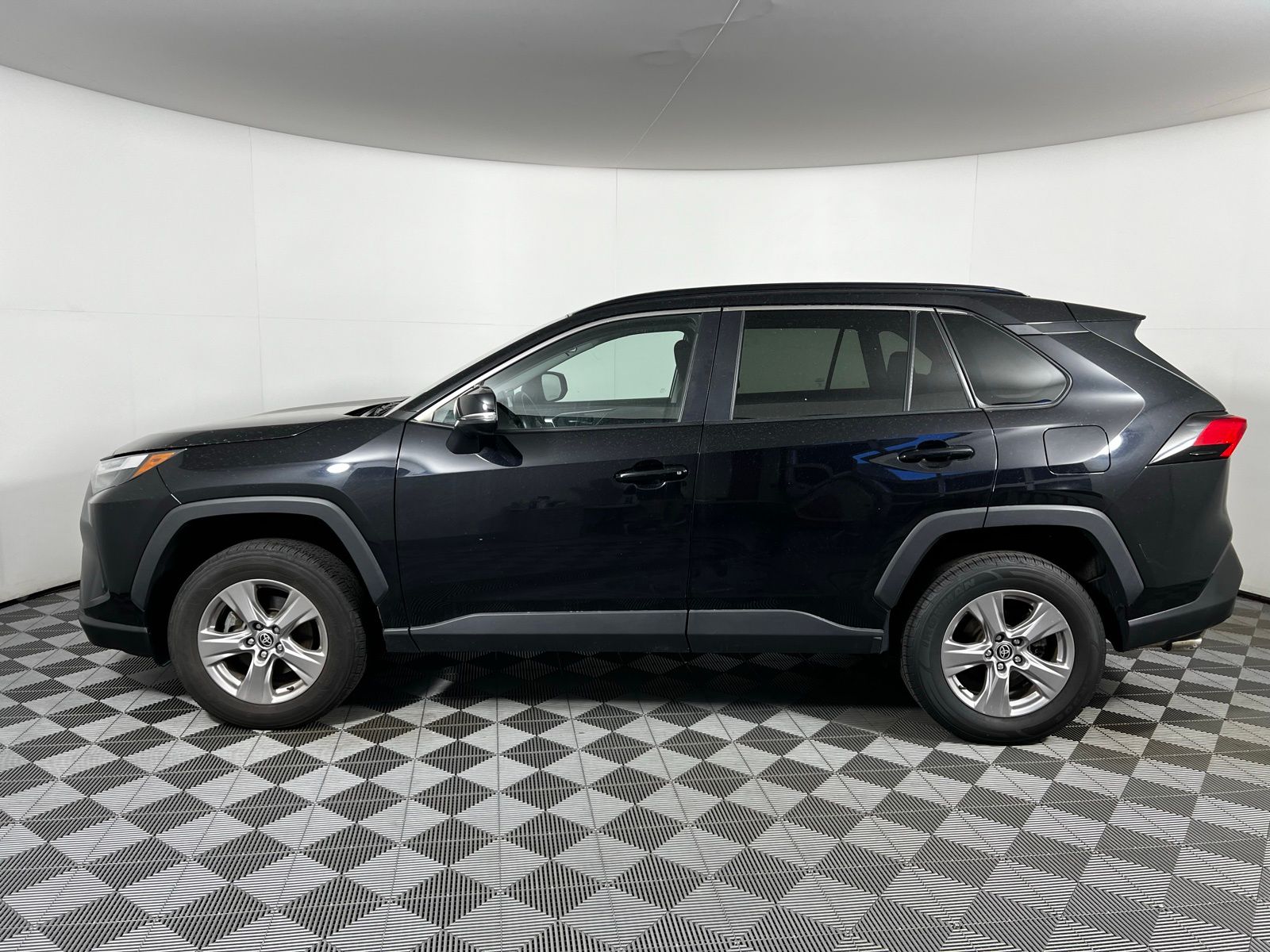 2024 Toyota RAV4 XLE 8