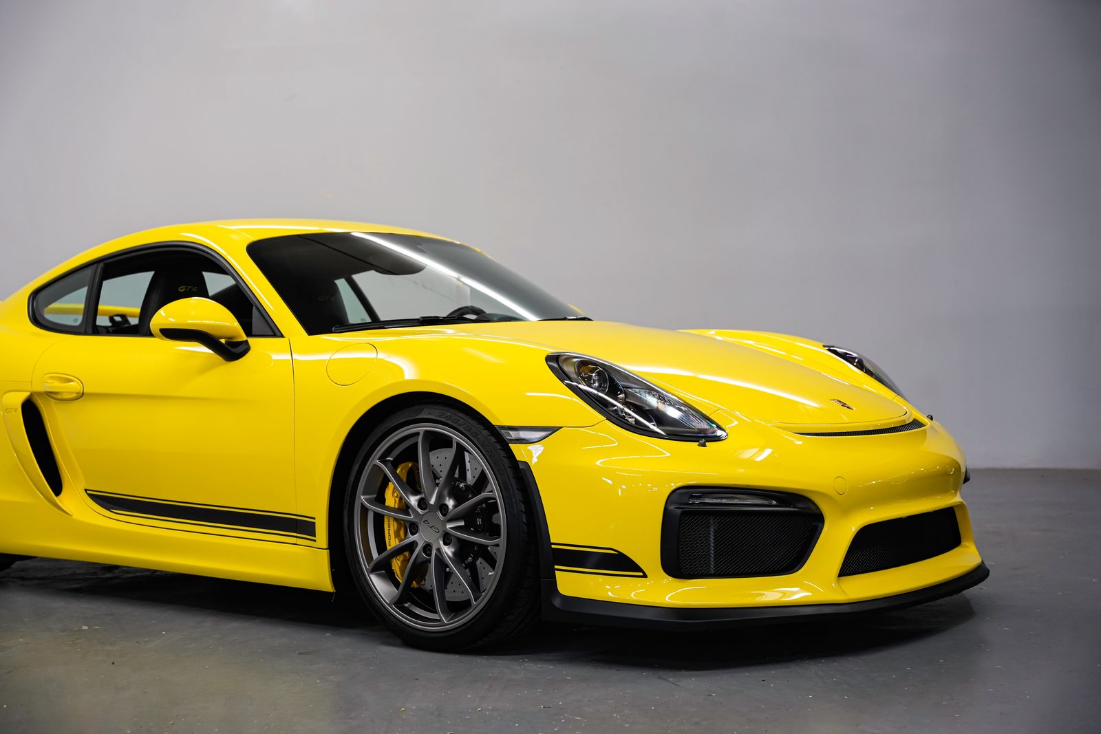 2016 Porsche Cayman GT4 — photo 41
