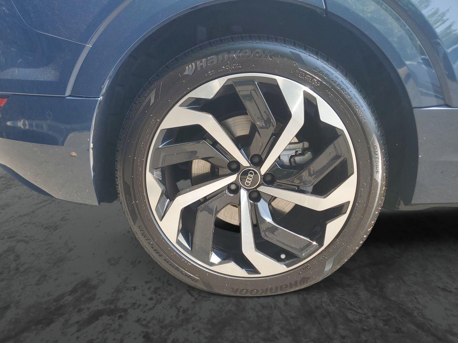 Vehicle photo