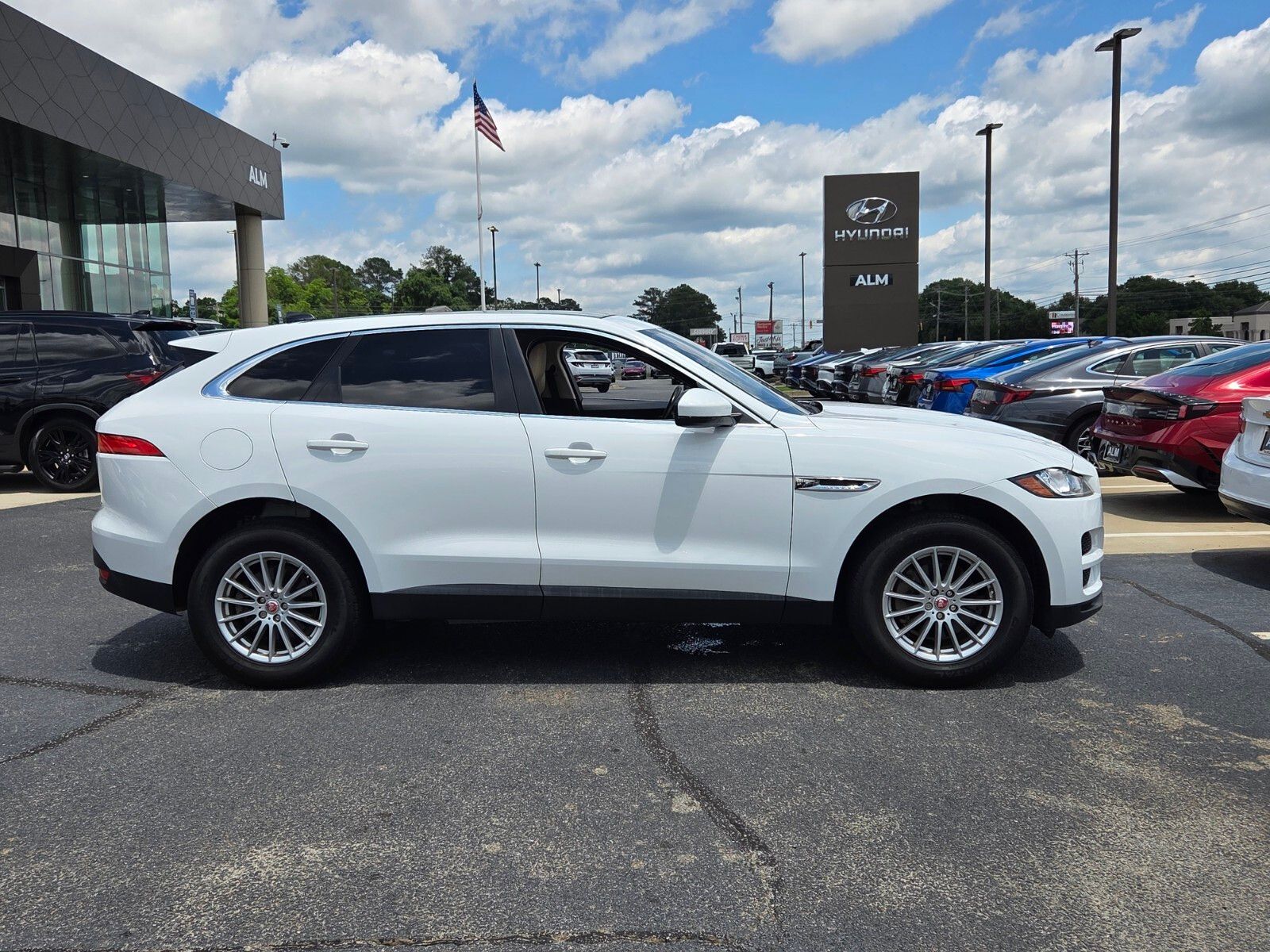 Used 2019  Jaguar 25t image 16