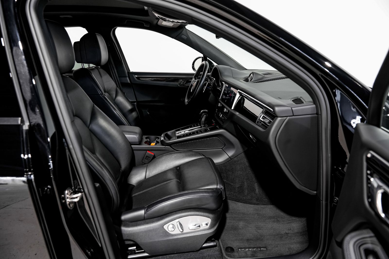 2024 Porsche Macan Base — photo 23