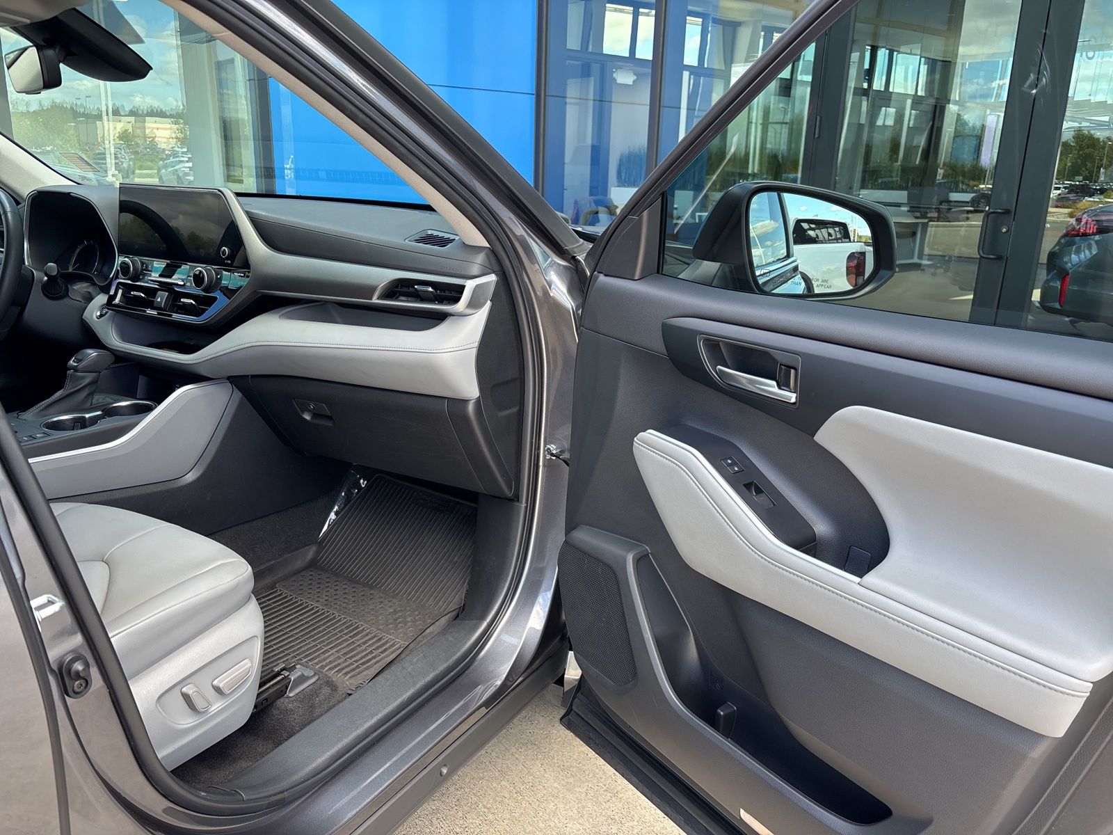 Used 2023 Toyota Highlander SUV