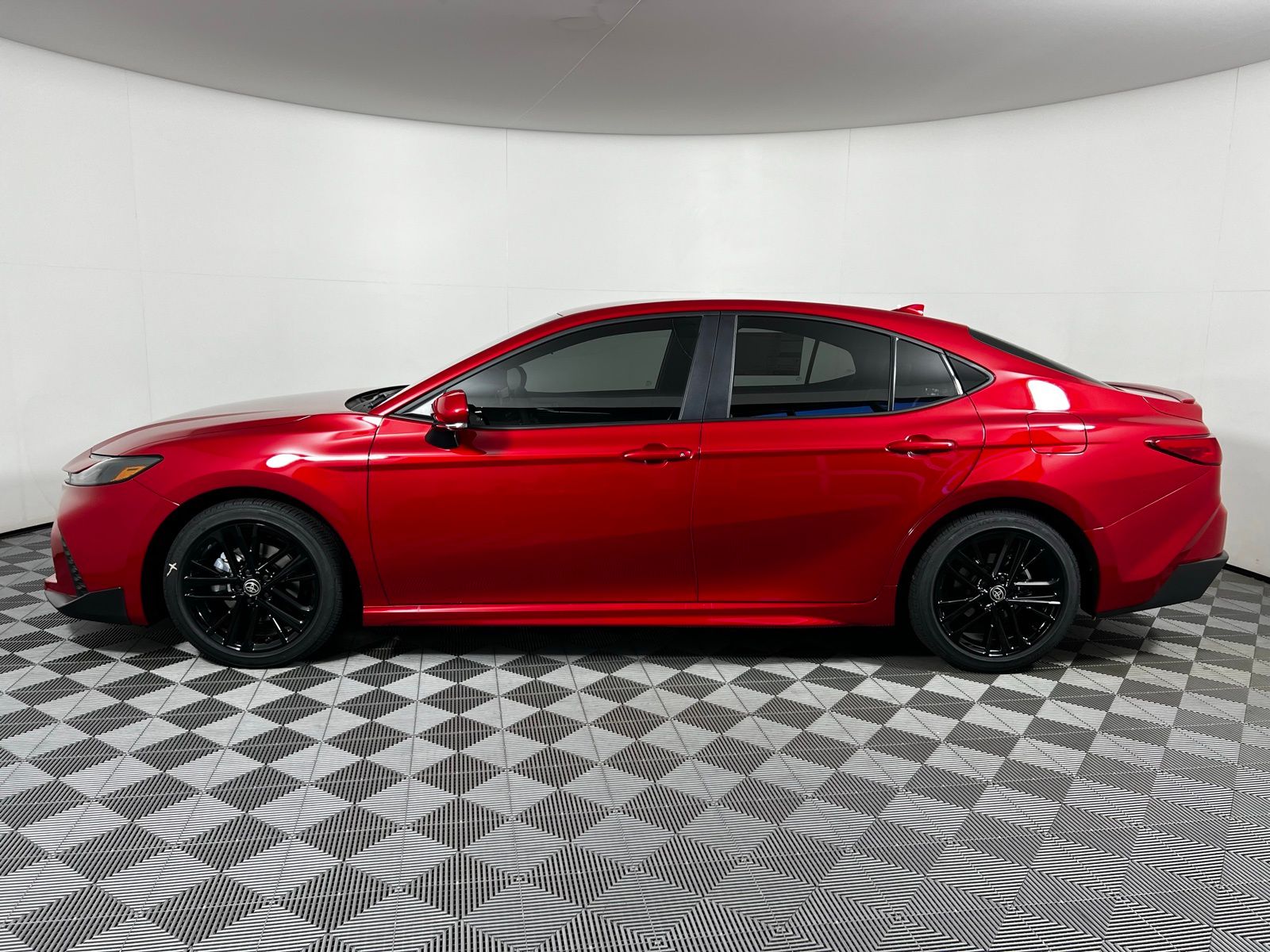 2025 Toyota Camry SE 8