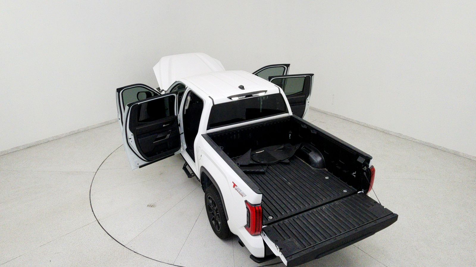 Used 2023 White Toyota SR5 image 23