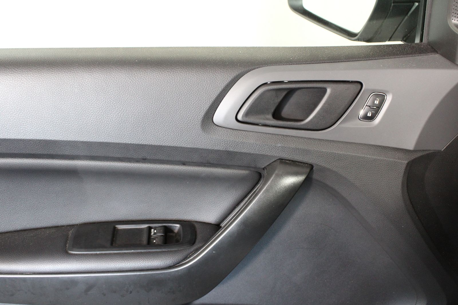 Used 2021 White Ford XL image 15